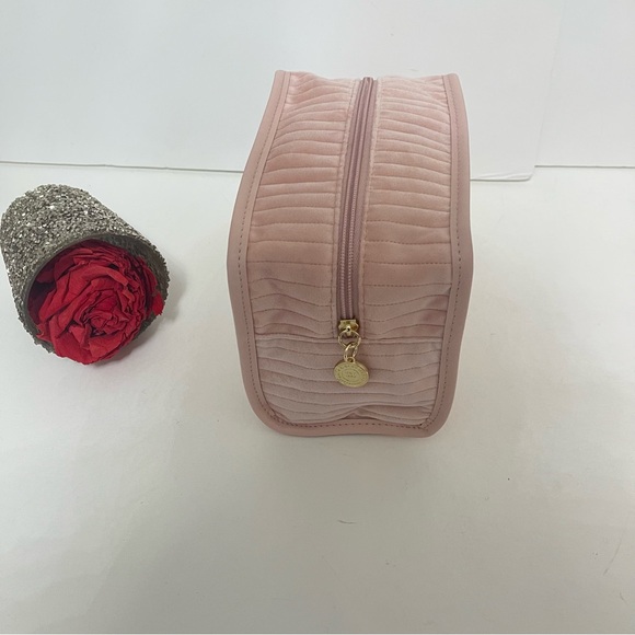 Bath & Body Works Pink Velvet Travel Toiletry Bag / Makeup Bag - Reemoly - Picture 7 of 11
